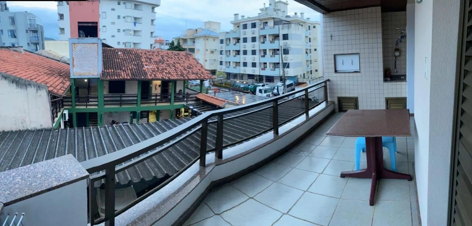 Predio Frente Mar Com Apartamento Canas Florianópolis